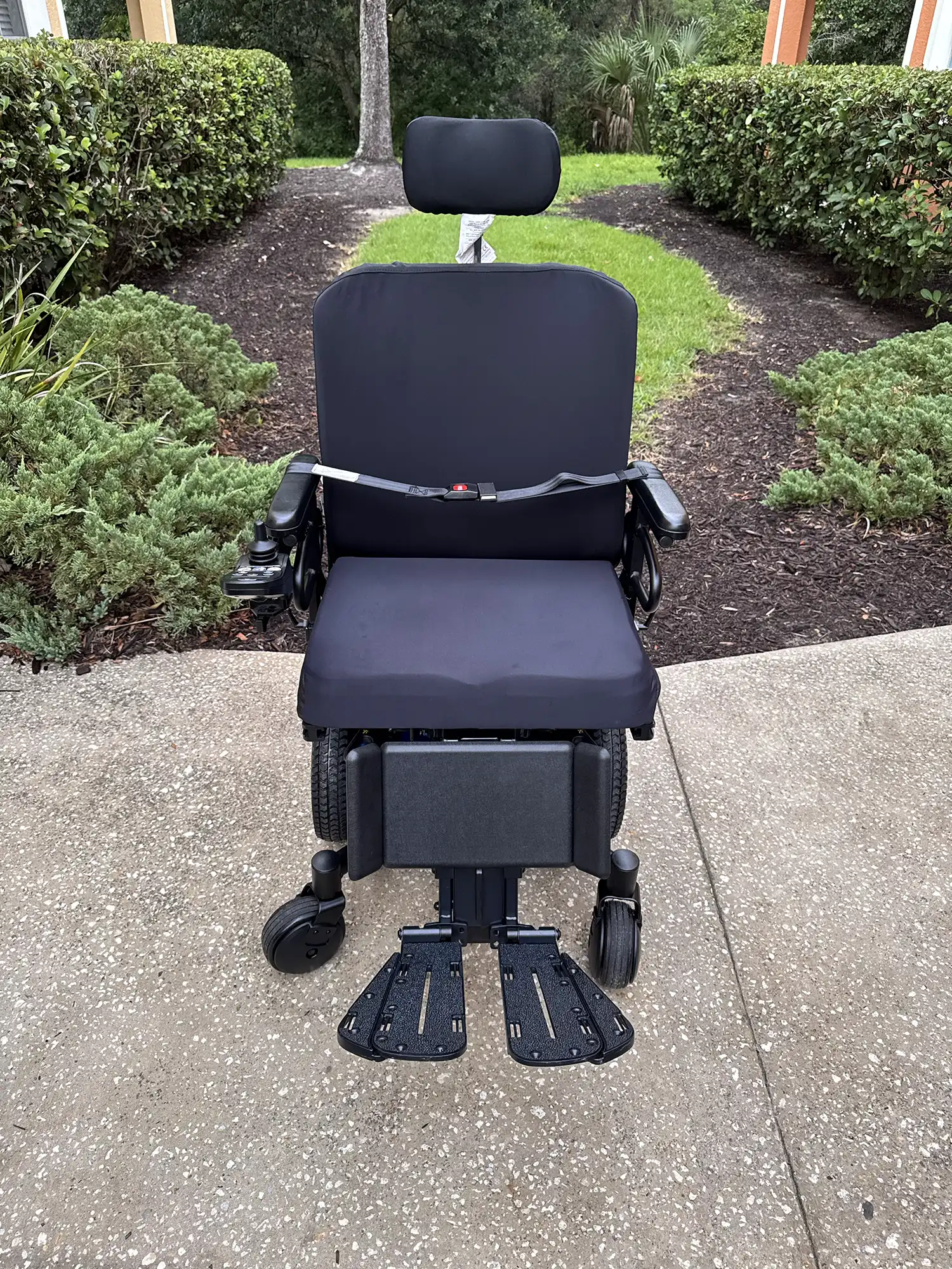 Wheelchair Quantum J4 Front View