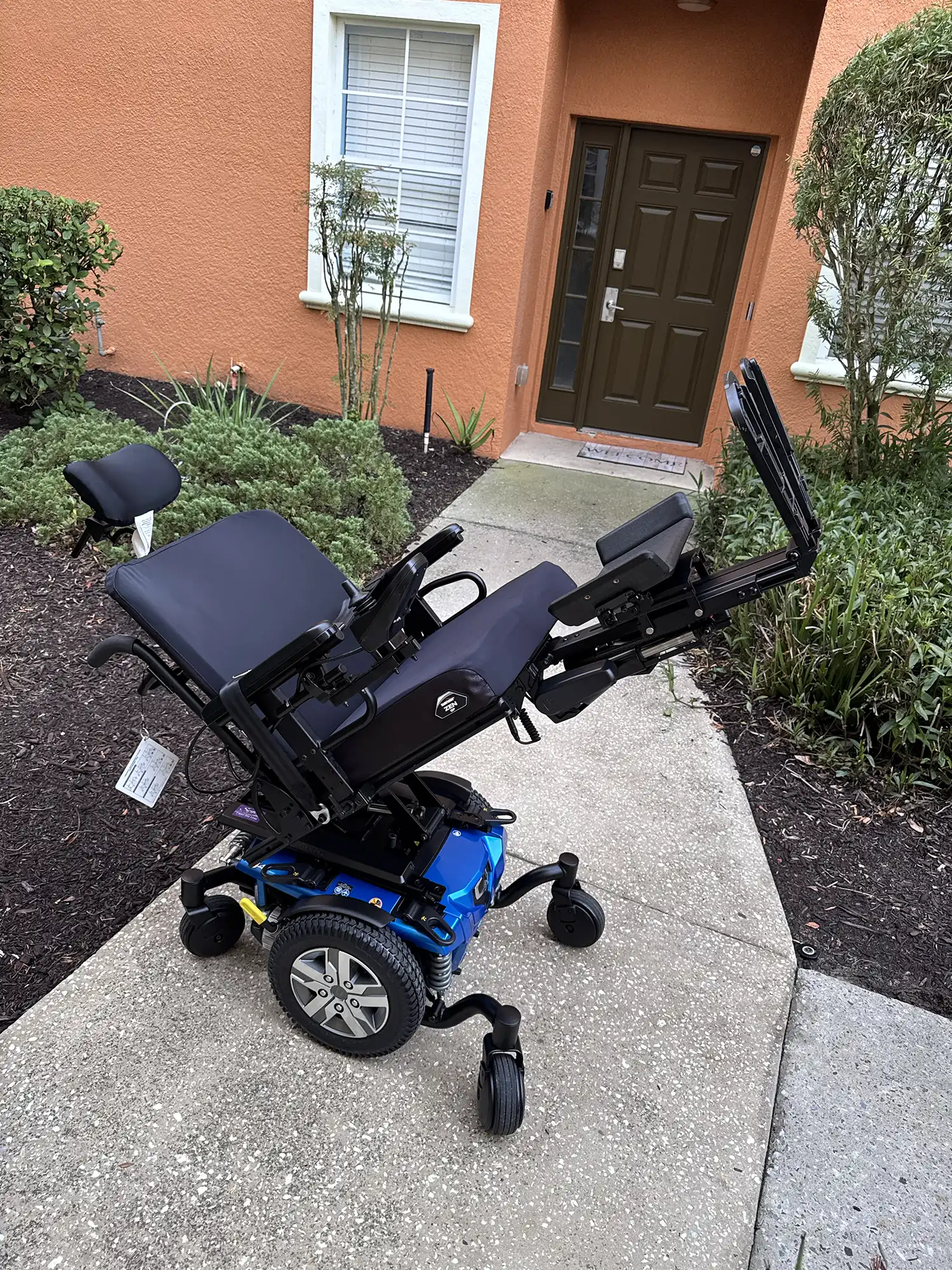 Wheelchair Quantum J4 Power Elevating Leg Rests