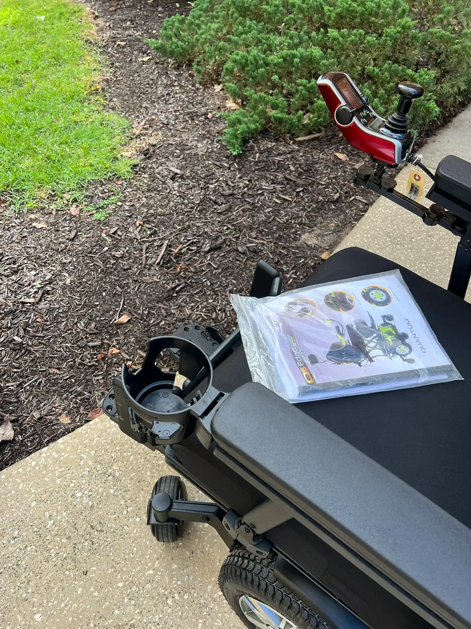 Quantum Q6 Edge 2.0 Cup Holder